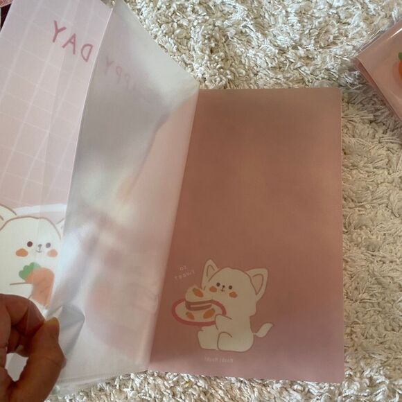 Cute Animal and Carrot Cake Print Binder Folder With 5 Plastic Sleeves. - Picture 6 of 10